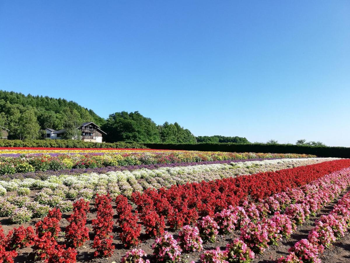 Hotel Hanafuji Inn Nakafurano Екстериор снимка
