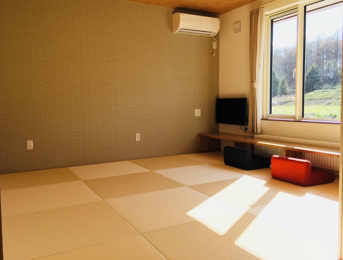 Hotel Hanafuji Inn Nakafurano Екстериор снимка