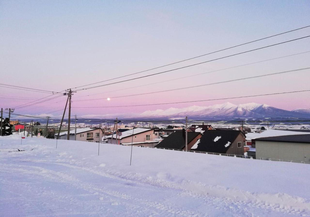Hotel Hanafuji Inn Nakafurano Екстериор снимка
